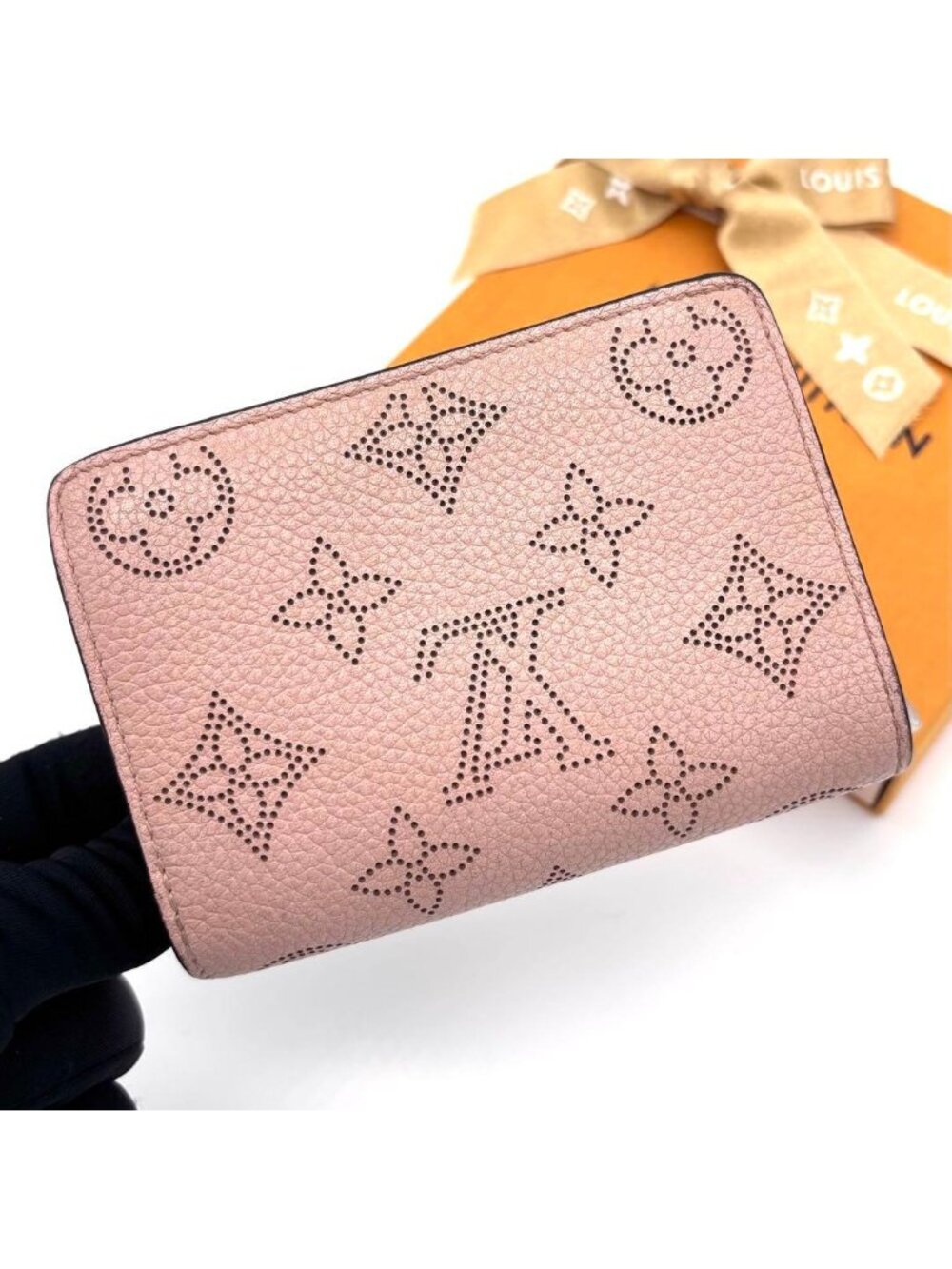 Louis Vuitton Mahina Portefeuille Clair Bifold Wallet Compact Pink